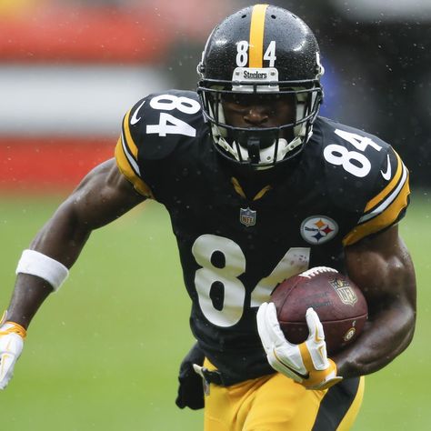 Antonio Brown Didn't Join Steelers on Monday After Chiefs Loss | Bleacher Report Antonio Brown Steelers, Antonio Brown, Bleacher Report, Wide Receiver, Kansas City Chiefs, Pittsburgh Steelers, Show Up, Favorite Team, Football Helmets