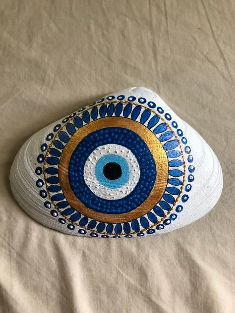 Evil Eye Rocks Painted Stones, Evil Eye Rock, Art Deco Curtains, Lips Painting, Evil Eye Art, Stone Pictures Pebble Art, Seashell Painting, Stone Art Painting, Painted Rocks Kids