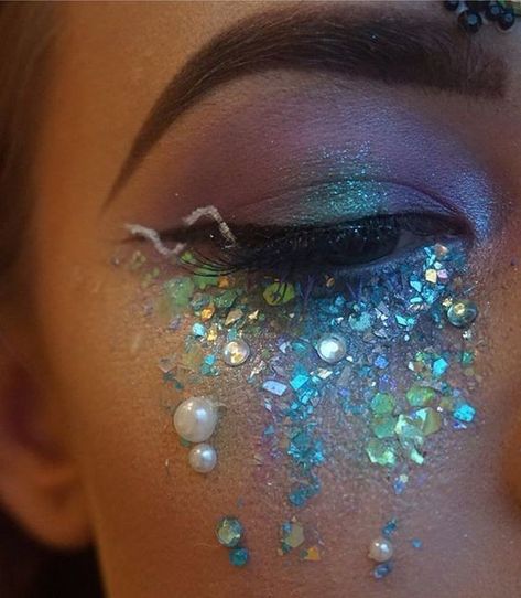 #sea #arrow #wow #makeup #beautiful #beauty Mermaid, Glitter, Halloween, Makeup, Green, Blue, Make Up