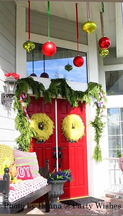 I'm pretty sure I don't want to get new/big ornaments for our front yard, but we have a lot of extras that are just small to tree-appropriate-levels-of-largeness glass balls that I could hang on ribbons like these and/or make garlands of to hang over the carport and across the big boring spot on our front wall. O Grinch, Grinch Christmas Decorations, Garland Decoration, Christmas Themes Decorations, 12 December, Christmas Porch, Grinch Christmas, Merry Little Christmas, Christmas Love