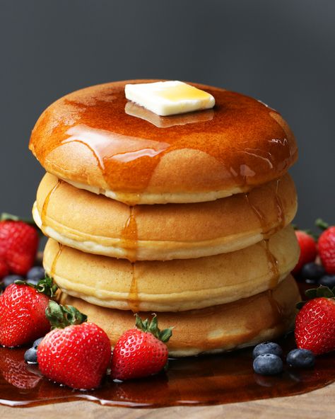 Fluffy Perfect Pancakes - 4 cups flour sifted,  4 T baking powder, 4 cups milk warm to the touch, ¾ cup butter melted, 3 egg yolks, 4 egg whites Egg White Pancakes Fluffy, Japanese Style Pancakes, Japanese Fluffy Pancakes, Japanese Pancake Recipe, Pancakes Fluffy, Waffle Breakfast, Dessert Hacks, Fluffy Pancake Recipe, Jar Meals