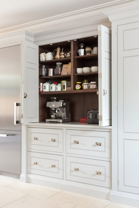 Seeing the Potential - Der Kern by Miele Breakfast Cupboard, Classic Contemporary Kitchen, Organiser Cucina, Humphrey Munson, Pantry Cupboard, Kitchen Pantry Design, Butler Pantry, Lake Cottage, Pantry Design