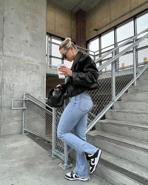 White Nike Outfit, Low Dunks Outfit, Dunk Low Outfit Women, Nike Dunk Outfit, Nike Dunks Outfit, Dunks Outfit Woman, Dunk Outfits, Nike Women Outfits, Mode Gossip Girl