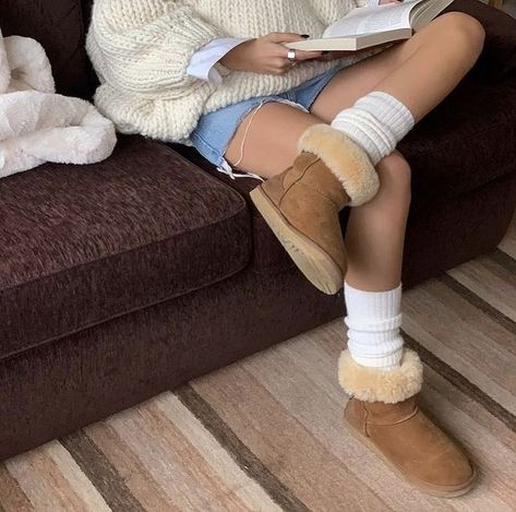 Wool Socks Outfit, Sofia Coelho, Slouch Socks, Sock Outfits, Lana Del Ray, Fall Fits, Winter Aesthetic, College Fashion, Boots Outfit