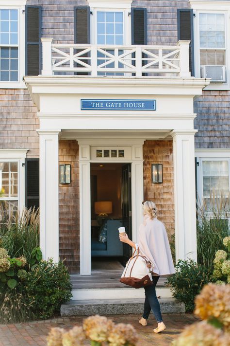 Nantucket Travel Guide, Black Perennials, Nantucket Travel, Wealthy Aesthetic, England House, New England Aesthetic, Nantucket Home, Nantucket Wedding, England Summer