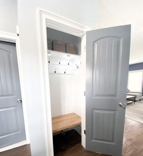 Typical, small, crammed coat closet, with things falling off of hangers and shoes scattered everywhere - if this sounds like your builder grade entryway closet then you're in luck. Check out this quick and easy coat closet organization makeover you can do for cheap. With a better storage system for your entry closet this is a real time saver and gets you out the door faster when you can find everything you need. Closet Makeover Small, Wire Pantry Shelves, Coat Closet Makeover, Coat Closet Ideas, Small Coat Closet, Bane Of My Existence, Front Closet, Mudroom Closet, Coat Closet Organization