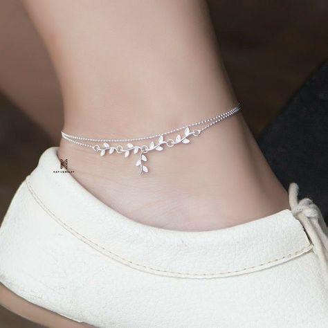 Anklets Indian Silver, Silver Anklets Designs, قلادات متدلية, Ring Aesthetic, Anklets Indian, Anklet Designs, Pretty Jewelry Necklaces, Ankle Jewelry, Fancy Jewellery Designs