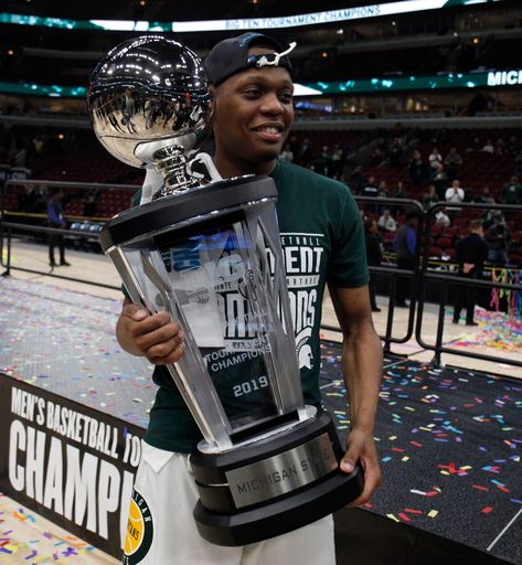 Michigan State basketball the odds-on favorite to win 2020 NCAA tournament Msu Sparty, Michigan State Basketball, Msu Spartans, Detroit Sports, Michigan Sports, Big Ten, Basketball Coach, Michigan State Spartans, Pure Michigan