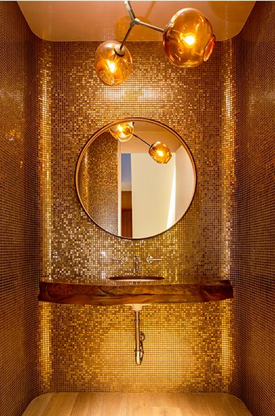 .Feel like a rockstar with a glittering golden powder room Luxurious Toilet, Laura Santos, Sicis Mosaic, Wc Decoration, Top Bathroom Design, Bathroom Inspiration Modern, Interior Bathroom, Bad Inspiration, Diy Vanity