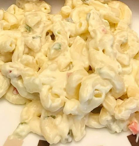 KFC Macaroni Salad (Copycat Recipe) - Mama's Guide Recipes Kfc Pasta Salad, Kfc Macaroni Salad, Homemade Macaroni Salad, Salad Copycat, Best Macaroni Salad, Easy Macaroni, Mac Salad, Macaroni Recipes, Macaroni Salad Recipe