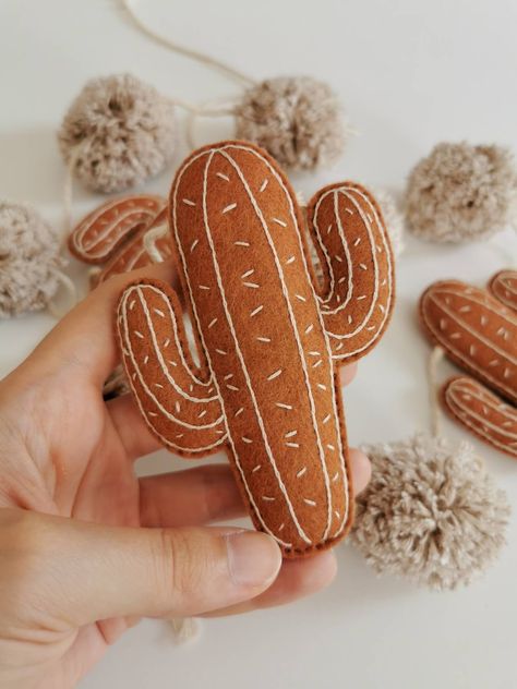 Felt Cactus, Embroidery Business, Cactus Craft, Birthday Garland, Felt Creations, Cactus Decor, White And Beige, Felt Garland, Cadeau Diy