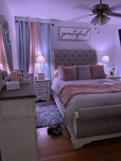 #follow #bedroomdecor #bedroom #house #home #homedecorideas #homedecor #lifestyle #blogging #blogger #blog Basic Teen Girl Room, Aesthetic Bathroom Ideas For Teens, Basic Room Decor, Basic Bedroom Ideas, Aesthetic Dorm Room Ideas, Remodeling Bedroom, Room Basic, Basic Bedroom