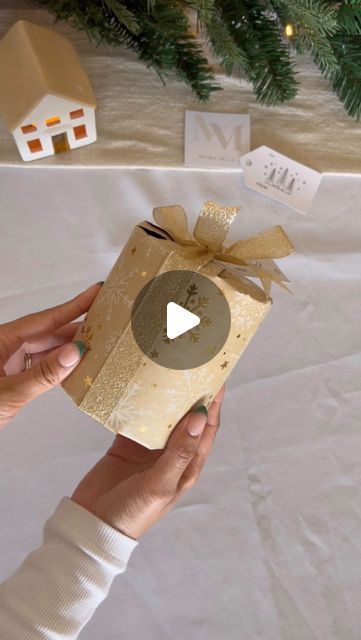 Chantel Mila Ibbotson on Instagram: "The simple trick to wrap cylinders easily 🙌 simply measure the paper so it fits around the gift, and half of the top + bottom. Cut the top and base sections into strips and fold those down so that it wraps easily around the gift! So simple! Wil you be trying out this simple wrap? Have a magical night xx   #giftwrapping #giftwrap #giftwrappingideas #christmas #christmas2022 #christmasdecorations #christmasdecor #festivejoy #festiveseason #festivedecor #christmasmood #christmasgifts #christmasspirit #mamamilastips" Gift Wrapping Circular Objects, Cylinder Gift Wrapping Ideas, How To Wrap A Scarf As A Gift, Wrap Cylinder Gift, Wrapping A Cylinder Gift, How To Wrap A Circular Gift, How To Wrap A Cylinder Gift, Round Gift Wrapping Ideas, Chantel Mila