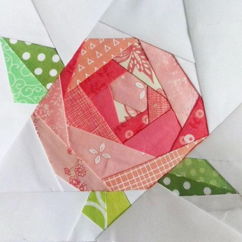 Sewing On Paper, Autumn Sewing, Rose Quilts, Quilt Club, Heart Quilt Pattern, Paper Pieced Quilt Patterns, Row Quilt, Fidget Quilt, Rose Quilt