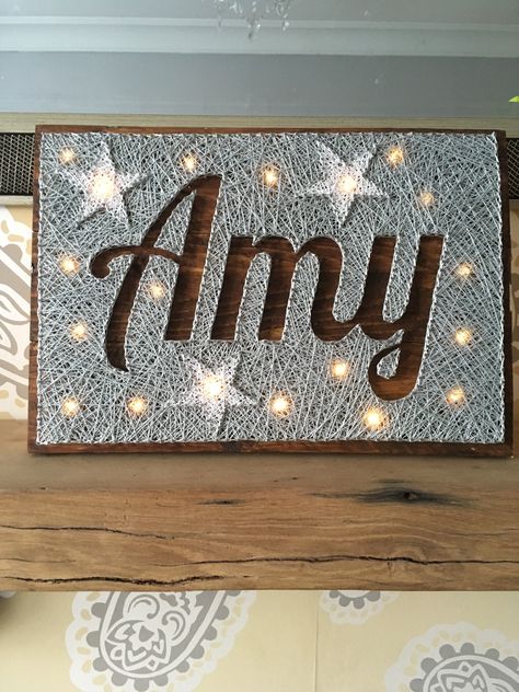 Girls name string art with lights Believe String Art, String Art Patterns Letters, Name String Art, String Art Names, فن الرسم بالمسامير, Nail String, String Art Templates, String Art Tutorials, String Wall Art