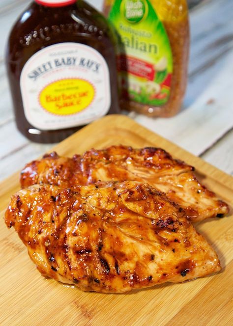 3 ingredient Italian BBQ Chicken Italian Bbq Chicken, Italian Bbq, Best Chicken Marinade, Summer Chicken, Bbq Chicken Recipes, 3 Ingredient Recipes, Ayam Goreng, Chicken Marinades, Italian Dressing