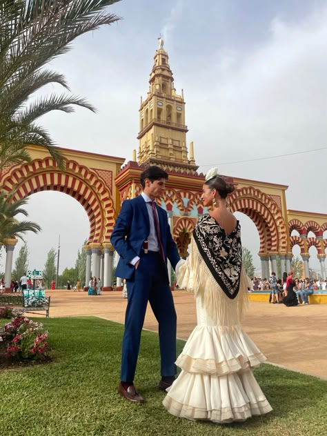 Traditional Mexican Outfit, Flamenco Wedding Dress, Spanish Villa Wedding, Traditional Spanish Dress, Traditional Mexican Wedding Dress, Flamenco Wedding, Mexican Clothing Style, Talavera Wedding, Latina Wedding