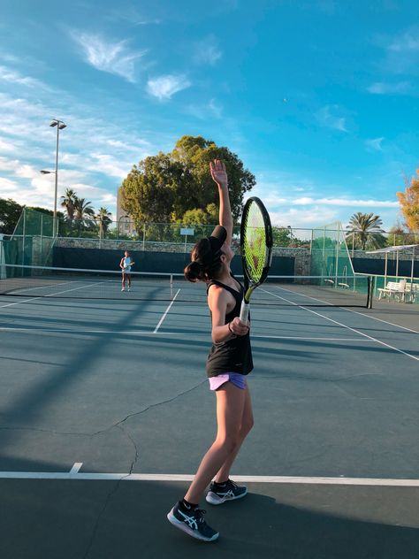 #tennis #photo #serve Woman Playing Tennis, Lawn Tennis Aesthetic, Tennis Asthetic Picture, Playing Tennis Aesthetic, Serve Tennis, Tennis Vibe, Tennis Pics, Tennis Core, Tennis Photoshoot