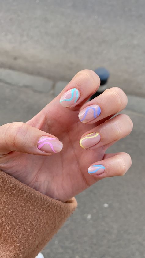 Minimalist Pastel Nails, Pastel Abstract Nails, White And Pastel Nails, Minimalist Nails Pastel, Wiggle Nails, Short Nails Pastel, Squiggle Nails, Pastel Blue Nails, Biab Nails