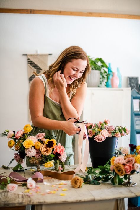 Floral Photo Shoots, Become A Wedding Planner, Florist Brand, Floral Branding, Florist Studio, Flower Shop Design, Flower Branding, Personal Branding Photography, Flower Photoshoot