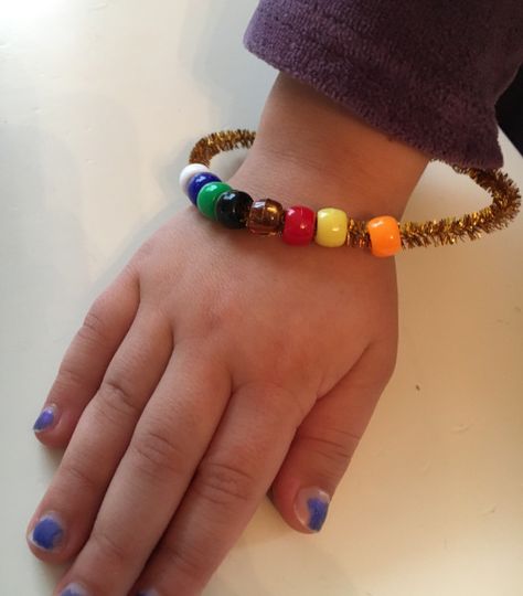 Thankful Bracelet Craft, Thanksgiving Bracelets For Kids, Thanksgiving Bead Craft, Thanksgiving Friendship Bracelet, Thanksgiving Bracelet Story, Thanksgiving Bracelet Ideas, Thanksgiving Bead Bracelet, Thanksgiving Story Bracelet, Thanksgiving Headband Craft