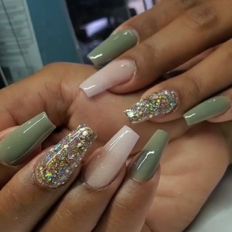 Fall Green Nails With Glitter, Eucalyptus Nails Design, Sage Green And Cream Nails, Light Green And Silver Nails, Green And Silver Nails Acrylic, Green Fall Nails Ideas, Sage Nails Acrylic, Green Gel Nail Designs, Fall Green Nail Designs