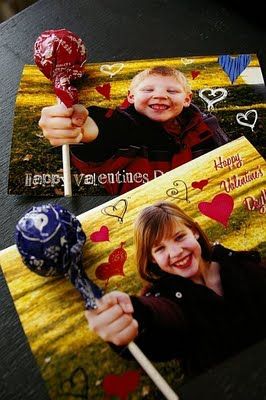 LOVE this! Saint Valentin Diy, Valentines Bricolage, Kartu Valentine, Valentine Cards Handmade, Glow Stick, Groundhog Day, Handmade Valentine, Romantic Valentine, Valentine's Day Diy