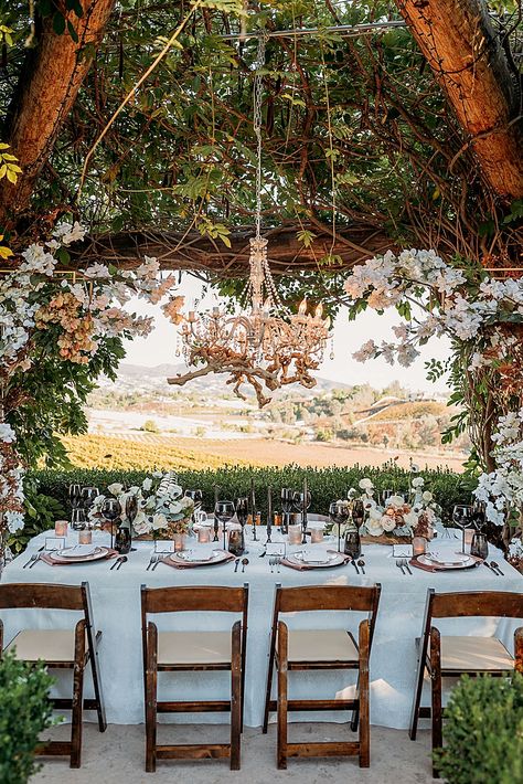 Glamorous Micro Wedding at South Coast Winery | Southern California Wedding Ideas and Inspiration California Micro Wedding, South Coast Winery, Micro Wedding Venues, Micro Wedding Ceremony, Vintage Wedding Reception, Winery Event, Micro Wedding Ideas, Temecula Wineries, Southern California Wedding Venues