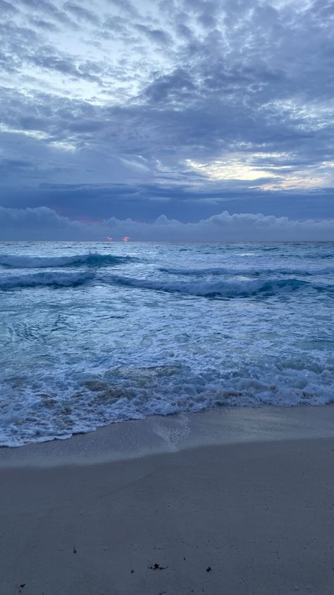 Light Blue Beach Aesthetic Wallpaper, Soft Blue Beach Aesthetic, Light Ocean Blue Aesthetic, Dusty Blue Background Aesthetic, Bleu Ciel Aesthetic, Blue Summer Asthetics, Light Blue Ocean Wallpaper, Sunset Blue Aesthetic, Dusty Blue Aesthetic Wallpaper