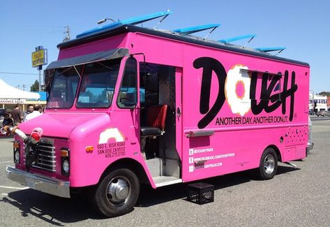 30 food truck designs to serve up summer - 99designs Pink Food Truck, Donut Food Truck, Food Truck Ideas, Foodtrucks Ideas, Van Graphics, Truck Graphics, Mobile Project, Mobile Food Trucks, Pink Food