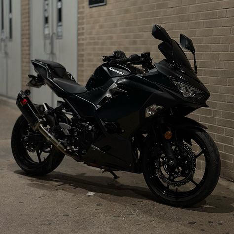 bike is finally all blacked out, all i need now is to get a dif tail light and sequentials but really happy with it for now :) Black Motorbike Aesthetic, Custom Sport Bikes Motorcycles, Black Things, Best Motorbike, Bike Aesthetic, Custom Sport Bikes, Motorcycle Aesthetic, Biker Aesthetic, Pretty Bike