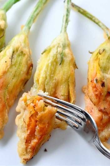 You searched for Squash blossom - Life's Ambrosia Fried Courgette, Cheese Stuffed Zucchini, Herbed Goat Cheese, Zucchini Flowers, Zucchini Blossoms, Stuffed Zucchini, Cheese Stuffed, Idee Pasto Sano, Zucchini Recipes