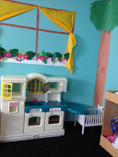 Preschool classroom creative dramatic play dress up house area. LOVE that window Play Wall, Preschool Decor, Diy Classroom Decorations, Preschool Rooms, Corner Ideas, Prek Classroom, Dramatic Play Area, Dramatic Play Preschool, Preschool Classroom Decor