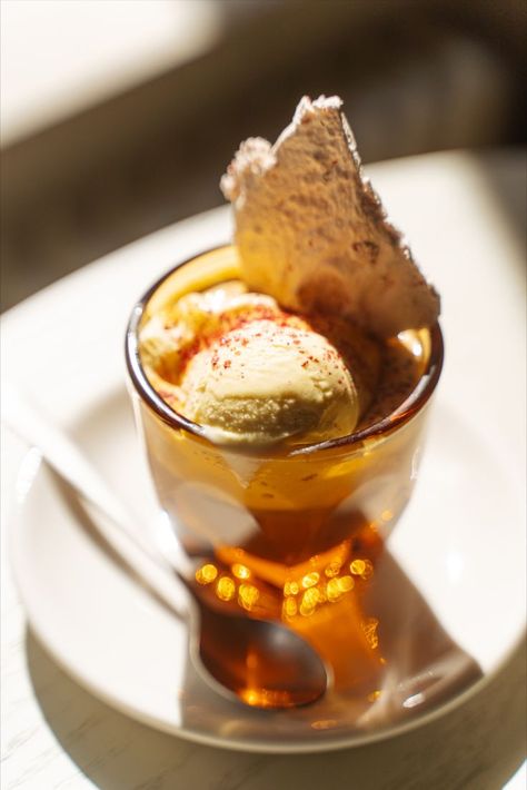 affogato coffee with vanilla ice cream aesthetic photography Coffee Ice Cream Photography, Affogato Photography, Affogato Aesthetic, Vanilla Ice Cream Aesthetic, Affogato Coffee, Ice Cream Aesthetic, Lakeside Restaurant, Ice Cream Photography, Gelato Shop