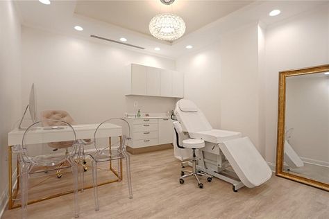 Dc Plastic surgery boutique | Interior Design Portfolio Plastic Surgery Office, Medical Office Decor, Spa Treatment Room, Esthetician Room Decor, Dental Office Design Interiors, Kedokteran Gigi, Clinic Interior, Esthetics Room, Spa Room Decor