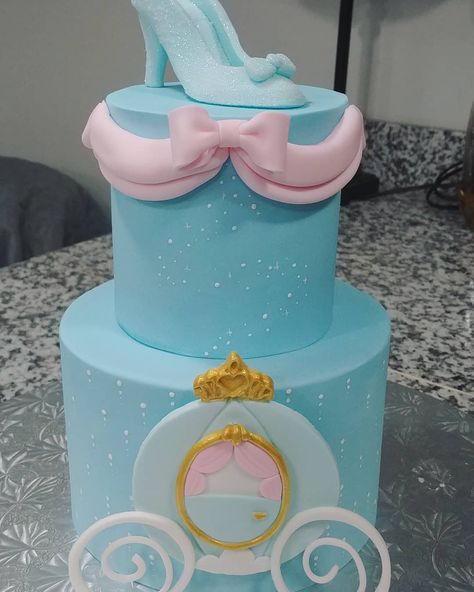 Cinderella Birthday Cake Simple, Cinderella Smash Cake, Cinderella Party Cake, Cinderella Cake Ideas, Cinderella Birthday Party Cake, Cinderella Princess Cake, Cinderella Theme Cake, Cinderella Birthday Theme, Cinderella Party Theme