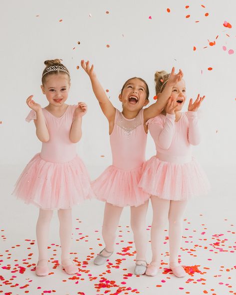 Toddler Ballet Photography, Dance Recital Pictures, Ballet Photoshoot Ideas, Dance Studio Photography, Ballet For Kids, Toddler Ballet Outfit, Little Ballerina Girl, Toddler Ballerina, Personality Pics