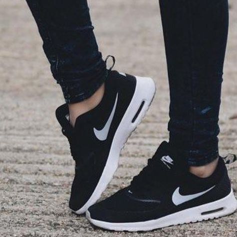 Lightning Shoes, Nike Noir, Michael Scofield, Mode Shoes, Nike Free Runners, Sneaker Trend, Jordan Sneaker, Free Runs, Tenis Nike