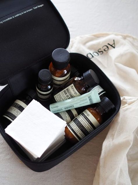 Aesop Travel Kit, Wash Bag Aesthetic, Travel Kit Aesthetic, Men Skincare Aesthetic, Men Self Care, Aesop Skincare, Skincare Bag, Skin Care Men, Travel Lotion