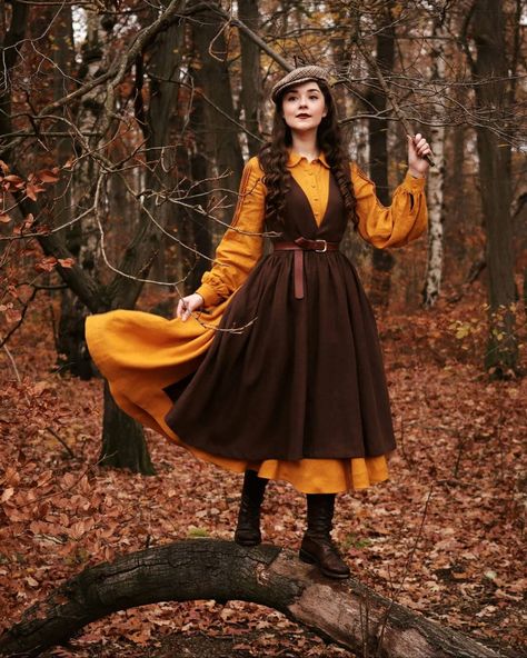 SHIRIN ALTSOHN on Instagram: “[Ad/Werbung] Sundays are for adventures in the forest and to show off my new outfit from @littlewomenatelier. I can't help but feel like a…” Academia Style, Winter Mode, Wonderful Weekend, Muslimah Fashion Outfits, Retro Mode, Autumn Clothes, Vintage Inspired Outfits, Anne Of Green, Autumn Dress