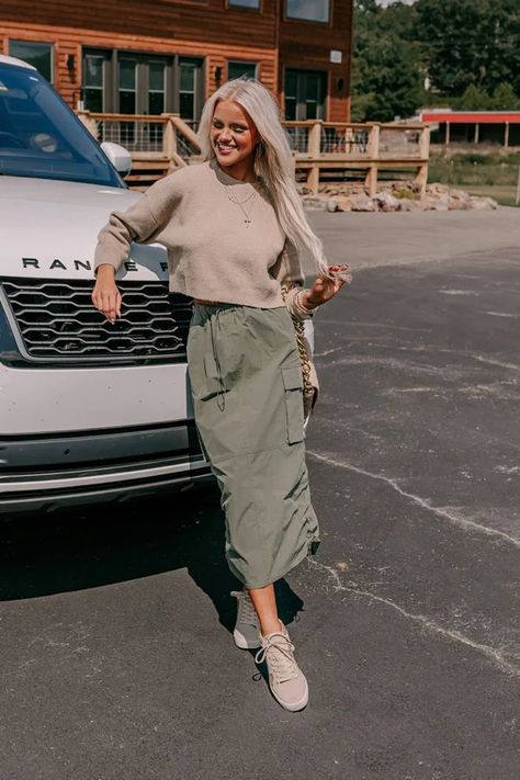 Sage Skirt Outfit, Drawstring Skirt Outfit, Long Cargo Skirt Outfit, Style Cargo Skirt, Ruched Skirt Outfit, Cargo Skirt Outfit, Sweater Skirt Outfit, Cargo Skirts, Cargo Midi Skirt