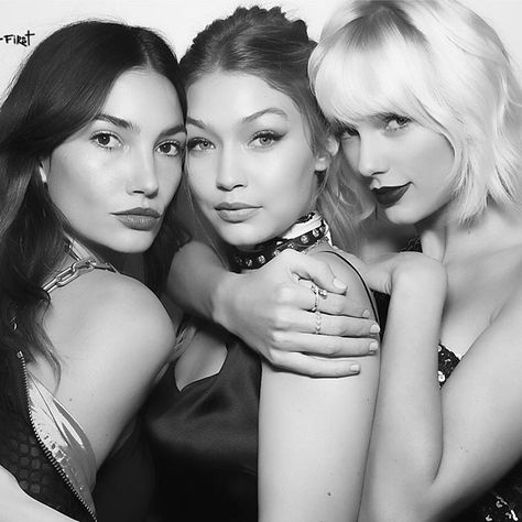 taylorswift: This is what you came for. @/gigihadid @/lilyaldridge Taylor Swift Kendall Jenner, Taylor Swift Gigi Hadid, How To Pose For Pictures, Estilo Taylor Swift, Lily Aldridge, Epic Photos, Victorias Secret Models, Taylor Swift 13, 인물 사진