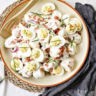 Devilled Egg Potato Salad Bbq Christmas Lunch, Christmas Lunch Ideas Vegetarian, Summer Christmas Lunch Ideas, Christmas Bbq Food, Summer Christmas Food Ideas, Summer Christmas Food, Christmas Salad Ideas, Xmas Lunch Ideas, Deliciously Entertaining