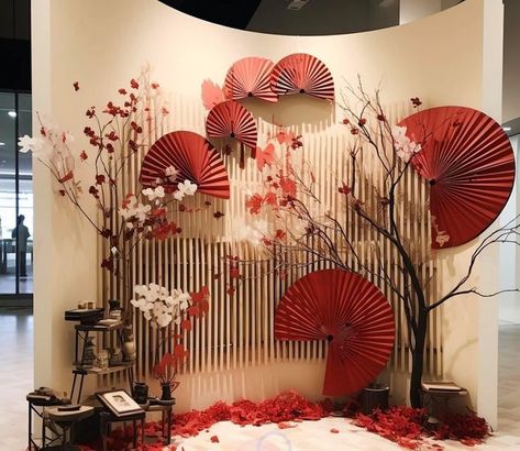 Chinese Theme Party Decorations Ideas, Japanese Wedding Decor, Chinese Party Decorations, Decor Tet, Sangjit Decoration, Japanese Theme Parties, Deco Nouvel An, Big Leaf Plants, Asian Wedding Decor