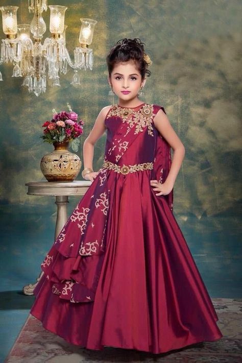 indian party wear outfits pins @nivetas Girly Wardrobe, Kids Gowns, Kids Party Wear Dresses, Kids Party Wear, Wedding Dresses For Kids, Kids Frocks Design, Gaun Fashion, Indian Party Wear, Kids Gown