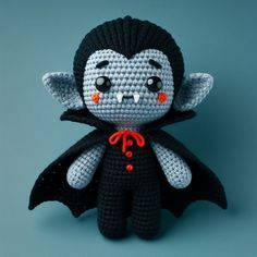 Crochet Vampire Crochet Vampire, Crochet Halloween Patterns Free, Crochet Pour Halloween, Elegant Cape, Crochet Skull, Fall Crochet Patterns, Halloween Crochet Patterns, Crochet Ear Warmer, Cute And Cuddly