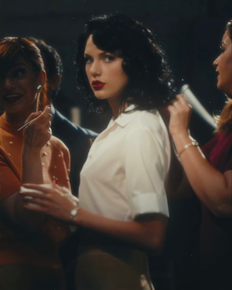 1989 Taylor Swift Wildest Dreams, Taylor Swift Wildest Dreams Music Video, Wild Dreams Taylor Swift, Taylor Wildest Dreams, Wildest Dreams Aesthetic, Wildest Dreams Music Video, Taylor Swift Outfits Music Videos, Taylor Swift Music Videos Outfits, Music Video Stills