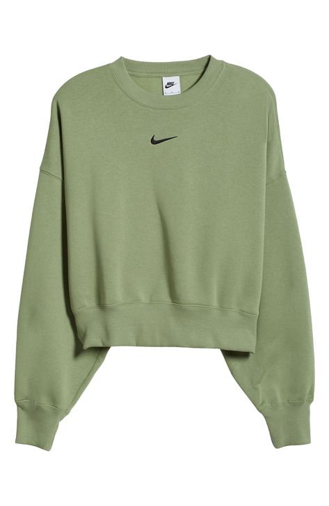 An embroidered Swoosh adds minimal branding to this cozy fleece sweatshirt cut for a relaxed, oversized fit that's enhanced by the dropped shoulders. 22" length (size Medium) Crewneck 80% cotton, 20% polyester Machine wash, tumble dry Imported Nike Phoenix Fleece, Jiraiya And Tsunade, Cute Nike Outfits, Minimal Branding, Trendy Outfits For Teens, Cut Sweatshirts, Jersey Sweatshirt, Cute Preppy Outfits, Nike Sweatshirts