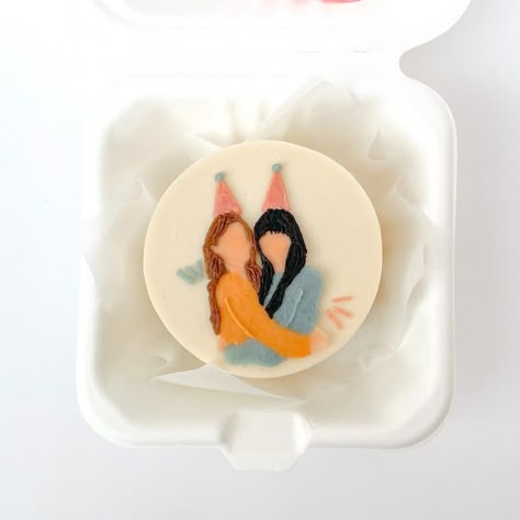 Best Friend Cake Ideas Aesthetic, Cute Bento Cake For Best Friend, Cake Designs For Best Friend Birthday, Mini Birthday Cake For Best Friend, Friendship Day Bento Cake, Bento Cake Design Birthday For Friend, Funny Bento Cake For Best Friend, Bff Cake Ideas, Cake Ideas For Best Friend Birthday