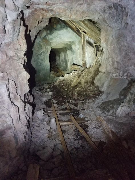 Abandoned Places Inside, Mineshaft Aesthetic, Abandoned Mine Aesthetic, Mines Aesthetic, Exploring Abandoned Places Aesthetic, Abandoned Houses Interior, Mining Aesthetic, Abandoned Mineshaft, Abandoned Theatre